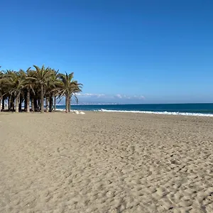 https://apartamentos-los-alamos.1costadelsol.com